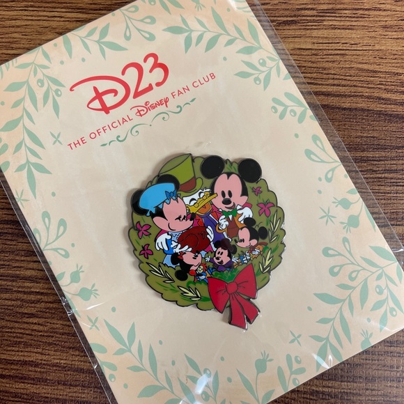 Disney Accessories - D23 Mickey & Minnie Holiday Jumbo Pin